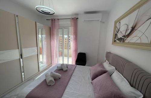Mbrostar-Urë Apartamento | Modern Apartment in Fier, Albania