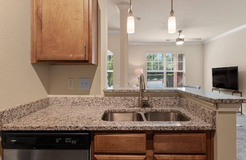 Mint Hill Apartamento | Modern Apartment in Prime Location (ID2615X3)