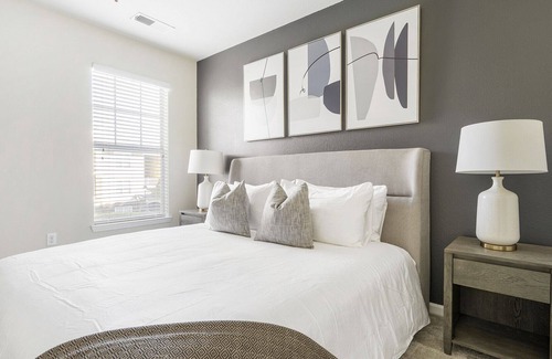 Mint Hill Apartamento | Modern Apartment in Prime Location (ID1228X684)