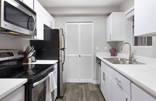 Tanasbourne Apartamento | Modern Apartment in Prime Location (ID9191X01)