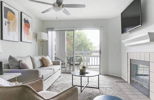 Blue Ash Apartamento | Modern Apartment in Prime Location (ID1387X817)