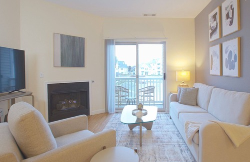 Holland Apartamento | Modern Apartment in Prime Location (ID7986X22)