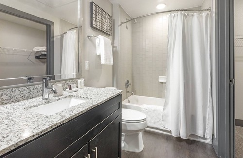 Parker Apartamento | Modern Apartment in Prime Location (ID8595X86)