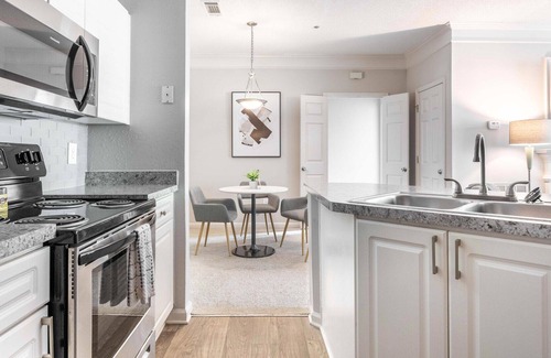 Greer Apartamento | Modern Apartment in Prime Location (ID3016X81)