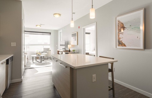 Newport Apartamento | Modern Apartment in Prime Location (ID8359X76)