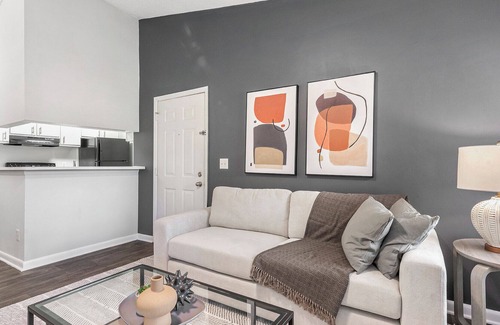 New Irving Park Apartamento | Modern Apartment in Prime Location (ID9063X29)