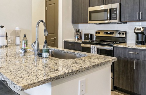 Middletown Apartamento | Modern Apartment in Prime Location (ID8320X88)