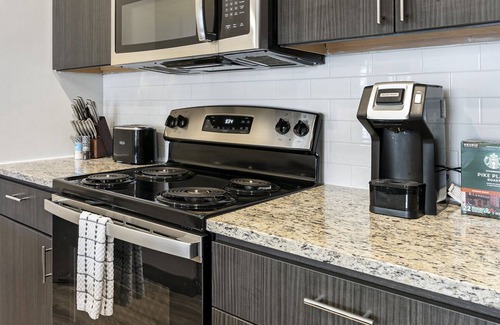 Middletown Apartamento | Modern Apartment in Prime Location (ID8320X88)