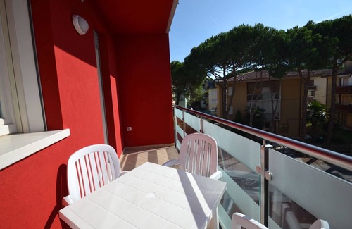 Rosapineta Apartamento | Apartamento moderno con balcón en Rosolina Mare