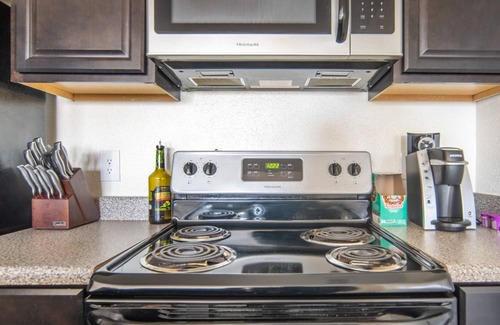 North Royalton Apartamento | Modern Apartment in Prime Location (ID2720X30)