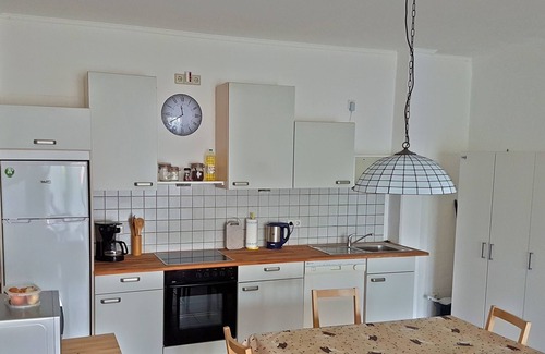 Bissendorf Apartamento | Moderno apartamento con schnem Fi, calefacción por suelo radiante y un balcón en el borde