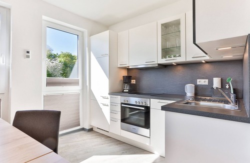 Altefaehr Apartamento | Apartamento moderno con impresionantes vistas del agua y el puente de Rügen