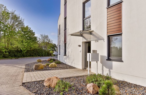 Altefaehr Apartamento | Apartamento moderno con impresionantes vistas del agua y el puente de Rügen