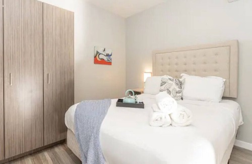 Midway District Casa | Modern Apt by SeaWorld Near All w/ Wifi & CableTV