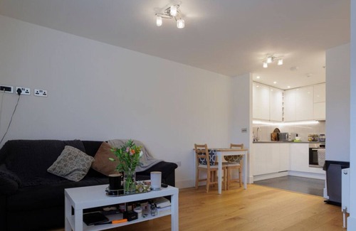 Grove Apartamento | Modern Apt next to Station near Hampton Court