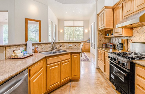 Catalina Foothills Estates Casa | Modern & attractive desert home with WiFi, private pool, W/D & AC - 1 dog OK