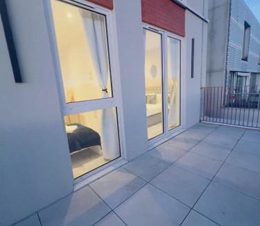Evelyn Apartamento | Modern Balcony Flat closet to London Bridge