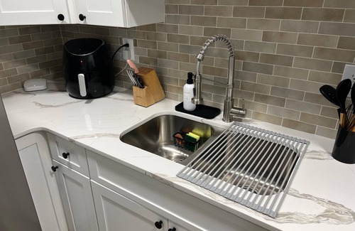 Lawrenceville Casa | Modern Basement Retreat 2BR King Suite