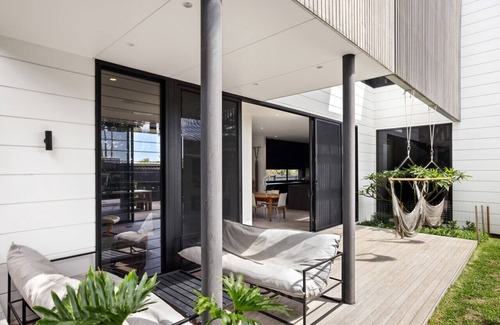 Freshwater Casa | Modern Home on Freshwater Beach