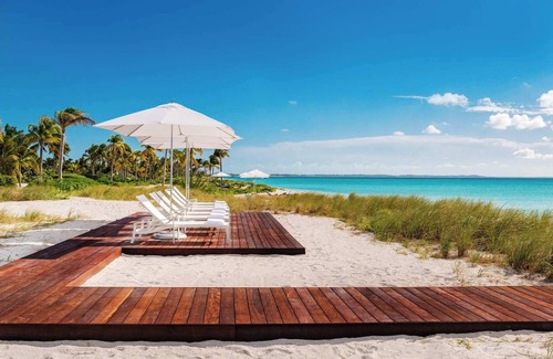Grace Bay Villa | Moderna casa de playa ubicada en el exclusivo Prince of Wales Drive