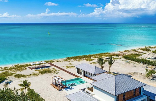 Grace Bay Villa | Moderna casa de playa ubicada en el exclusivo Prince of Wales Drive