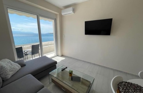 Loutraki-Agioi Theodoroi Apartamento | Modern Beachfront apartment Mamizona