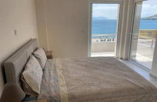 Loutraki-Agioi Theodoroi Apartamento | Modern Beachfront apartment Mamizona