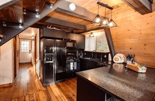 Sierra Cedars Cabina | Modern Black A-Frame overlooking a Meadow w/ AC!