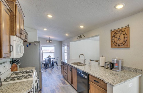 Bloomington Casa | Modern Bloomington Home ~ 10 Mi to Bear Lake!