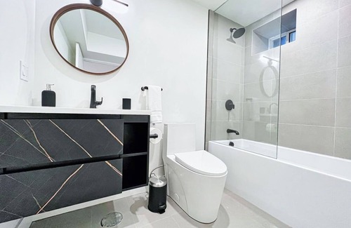 Regal Heights Apartamento | Modern Brand New Apartment In A Historic House