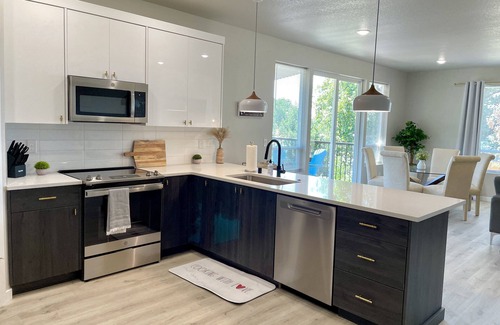 Lincoln Casa | Modern Brand New Home 3br/3bth