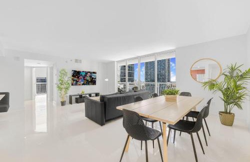 Brickell Apartamento | Modern Brickell Condo with Prime City Views