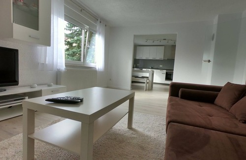 Trossingen Apartamento | Moderno y luminoso apartamento de 2.5 habitaciones con amplio baño y cocina en Trossingen