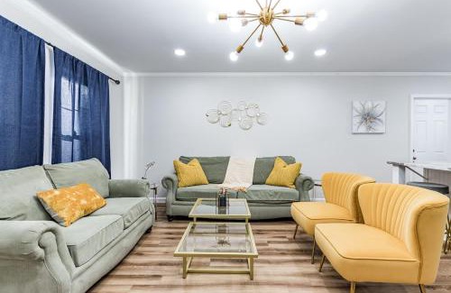 Downtown Casa | Modern bungalow in the heart of Raleigh w King bed