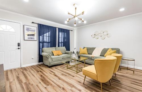 Downtown Casa | Modern bungalow in the heart of Raleigh w King bed