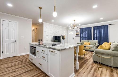 Downtown Casa | Modern bungalow in the heart of Raleigh w King bed