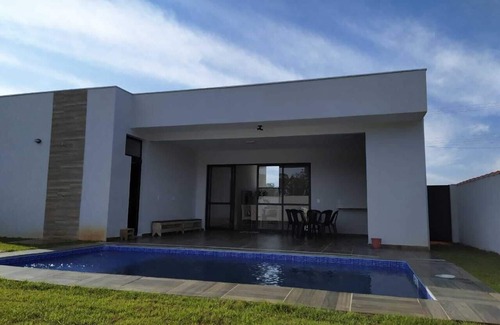 Aguas de Santa Barbara Casa | Modern country house in a resort in the interior of São Paulo