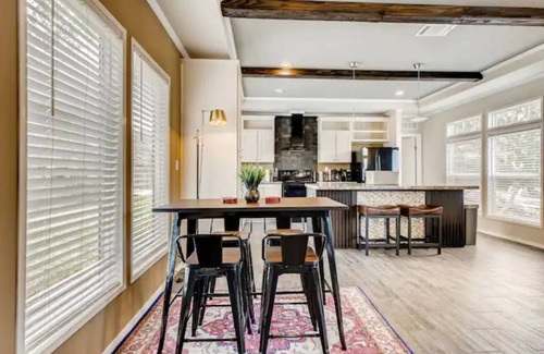 Dripping Springs Cabina | Modern Cabin- 8 acres Ranch - near Venues & Breweries