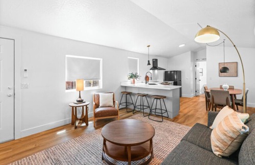 Dunsmuir Cabina | Modern Cabin (Blue Spruce)