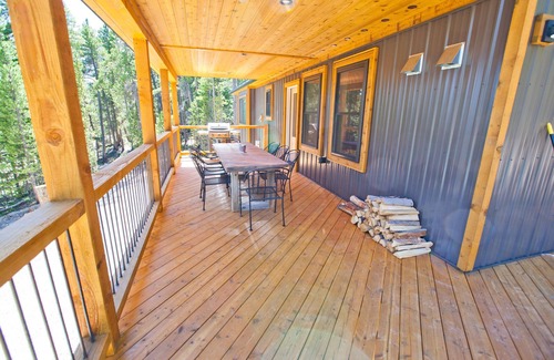 Fairplay Cabina | Cabaña moderna en 41 acres privados de piceas y bosques de pinos