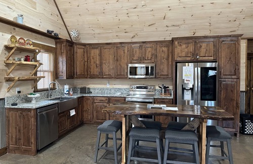 Rising Fawn Cabina | Modern Cabin w/Hot Tub, Fire Pit, Private; 2 miles to Cloudland Canyon, Hiking, McLemore Golf