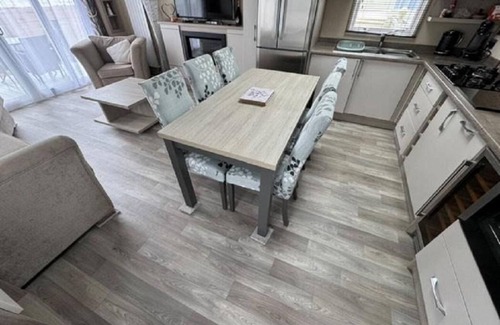 Kessingland Casa | Modern caravan with beautiful seaviews in Suffolk! ref 90023SV