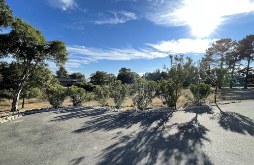 Rancho Rio Vista Casa | Modern Carmel House – serene, stylish and sleek