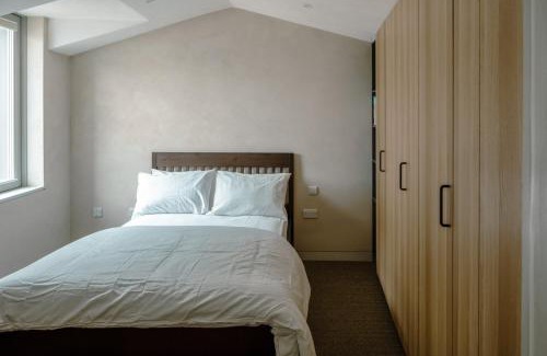 Chatham Casa | Modern Chatham home with garden retreat