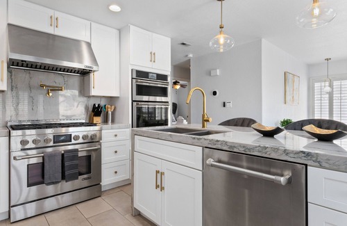 Green Valley Casa | Modern Chic Home w/ Brand New Pool + Pool Table 4BR/3BA