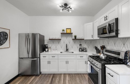 Penn-Knox Apartamento | Modern City Luxury Home with Ample Parking in Charming Philly!