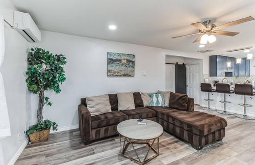 Palmdale Casa | Modern City Ranch Family Home Access by Dirt Road