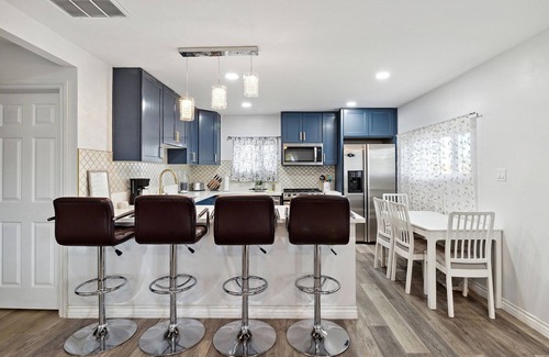 Palmdale Casa | Modern City Ranch Family Home Access by Dirt Road
