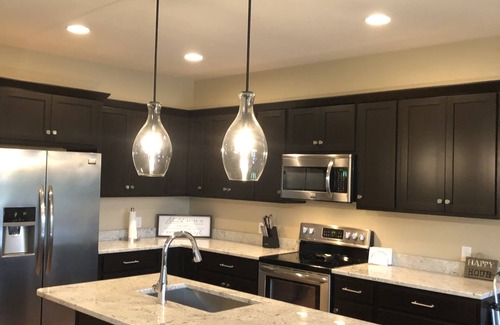 Arnolds Park Condominio | Modern clean 2BR/2BA condo with patio & grill, in the heart of Okoboji, IA.