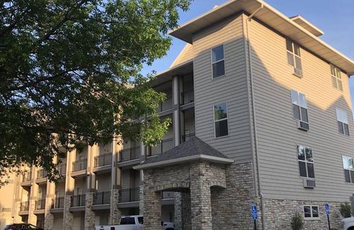Arnolds Park Condominio | Modern clean 2BR/2BA condo with patio & grill, in the heart of Okoboji, IA.